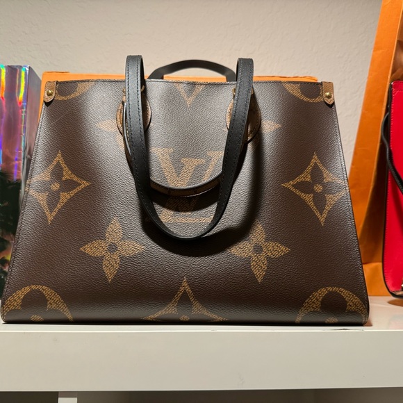 Louis Vuitton OnTheGo Tote/ Medium size in perfect condition like new. - Picture 2 of 14